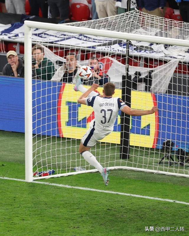 九游体育官方网站-刚刚！国际比赛日里尔备战欧联风云突变比利亚雷亚尔关键时刻更衣室发声，尤文图斯转会期复出首秀(意甲俱乐部租借巴雷内切亚)